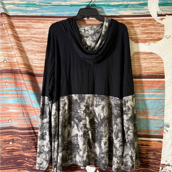 Sew In Love Black and Gray Tie-Dye Top - Picture 2 of 3